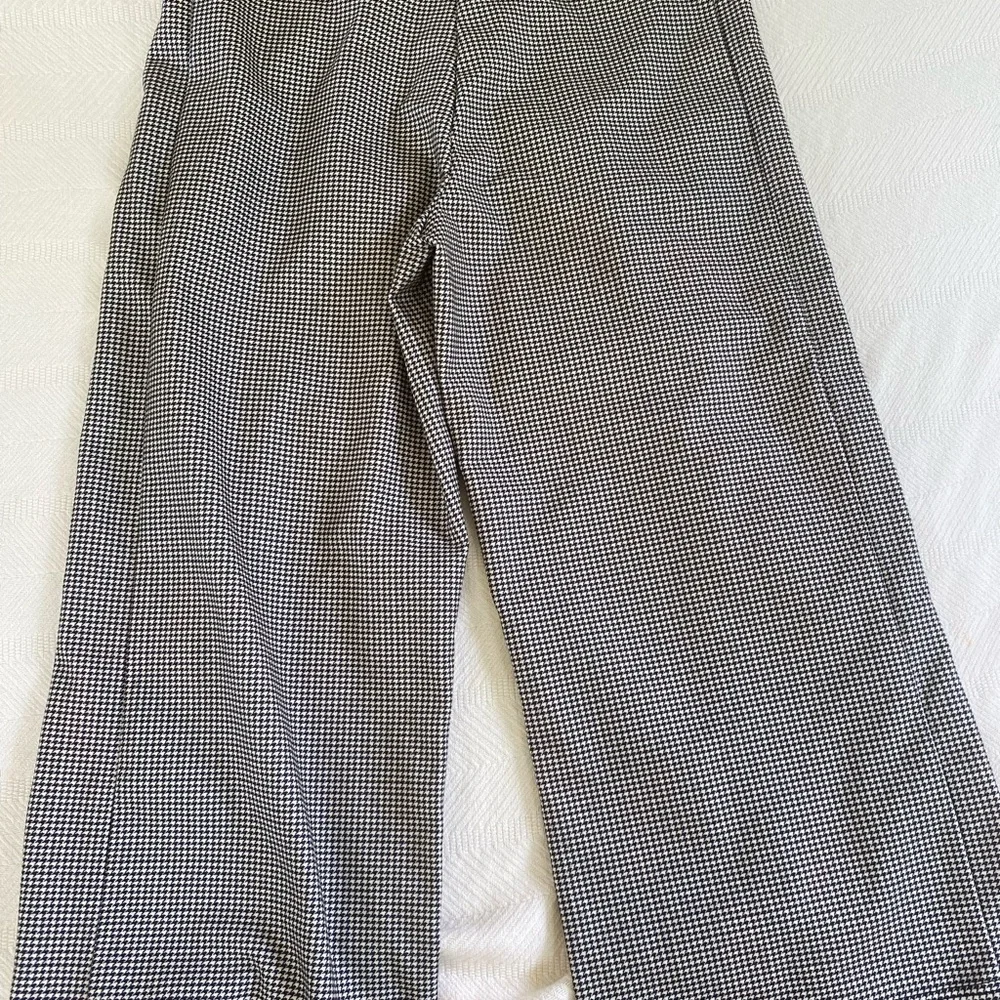 Jones New York Wide Leg Black and White Pants - Picture 7 of 7